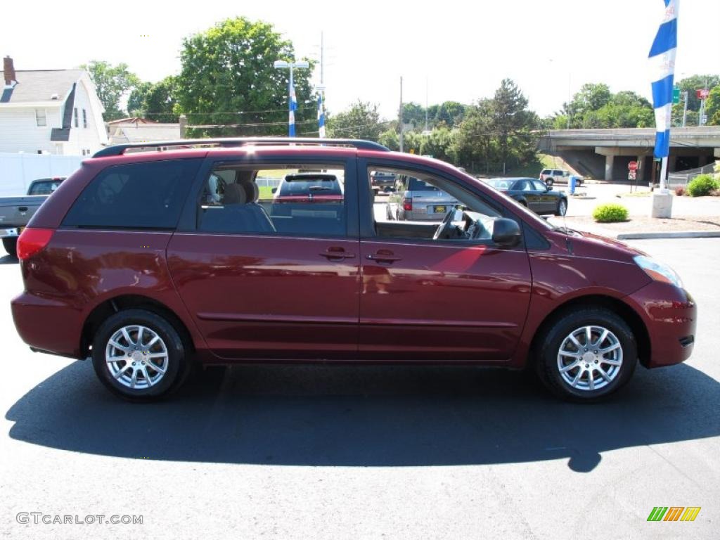 2008 Sienna LE - Salsa Red Pearl / Fawn photo #6