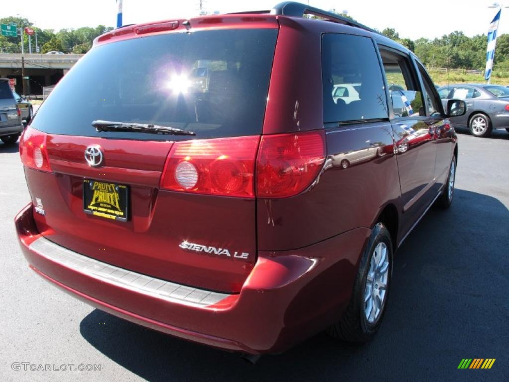 2008 Sienna LE - Salsa Red Pearl / Fawn photo #7