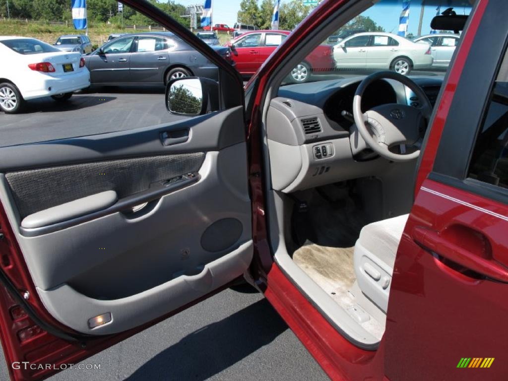 2008 Sienna LE - Salsa Red Pearl / Fawn photo #10