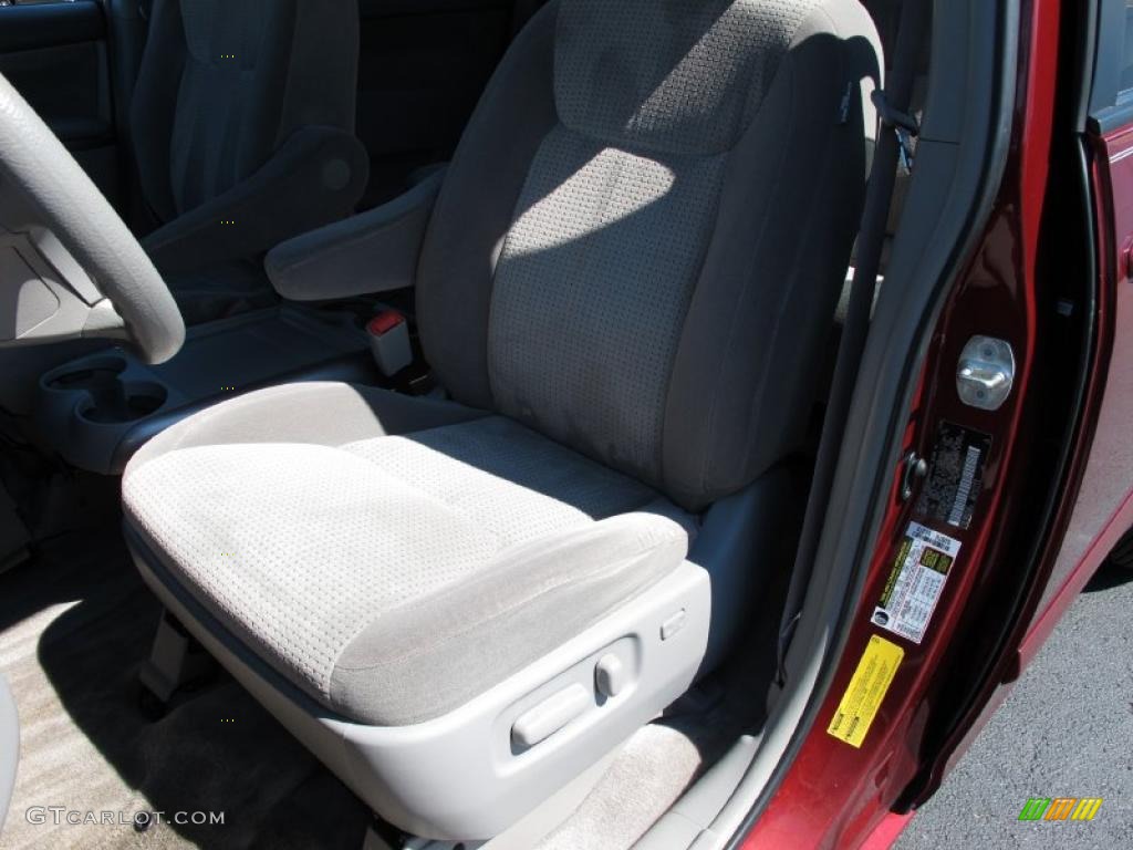 2008 Sienna LE - Salsa Red Pearl / Fawn photo #11