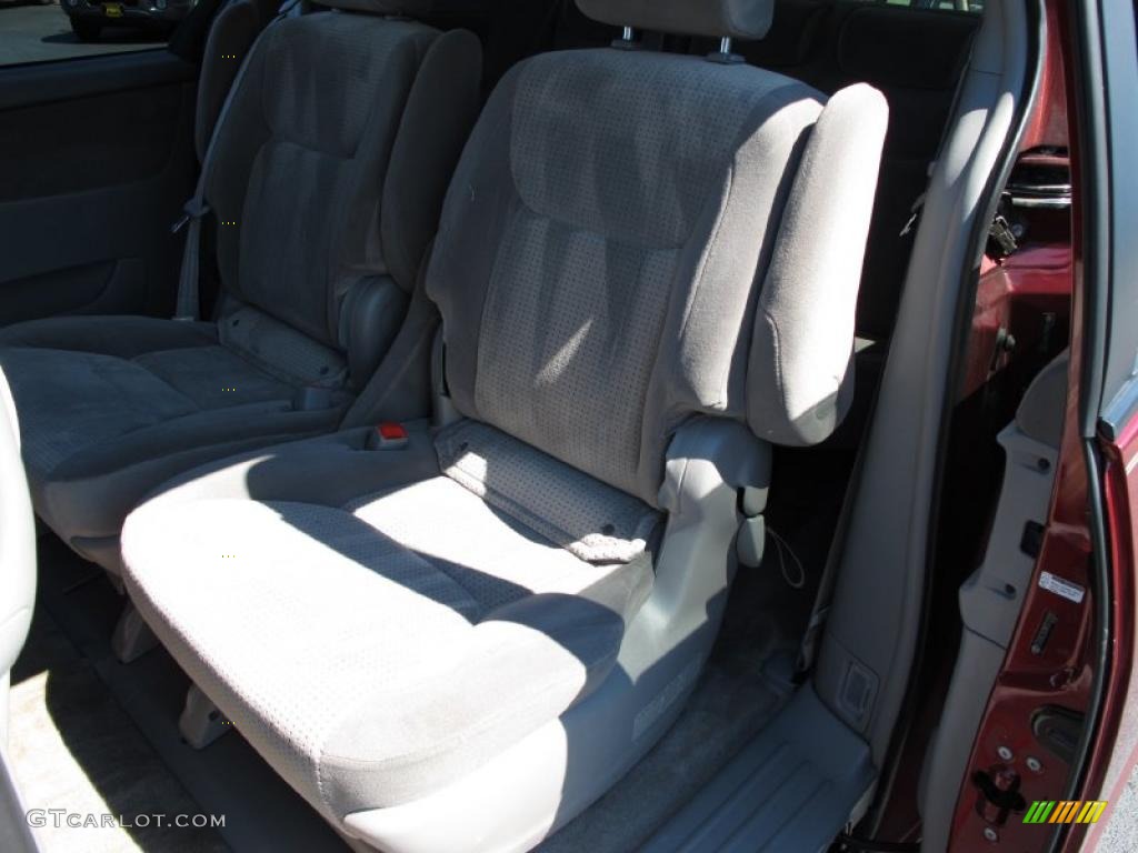 2008 Sienna LE - Salsa Red Pearl / Fawn photo #12