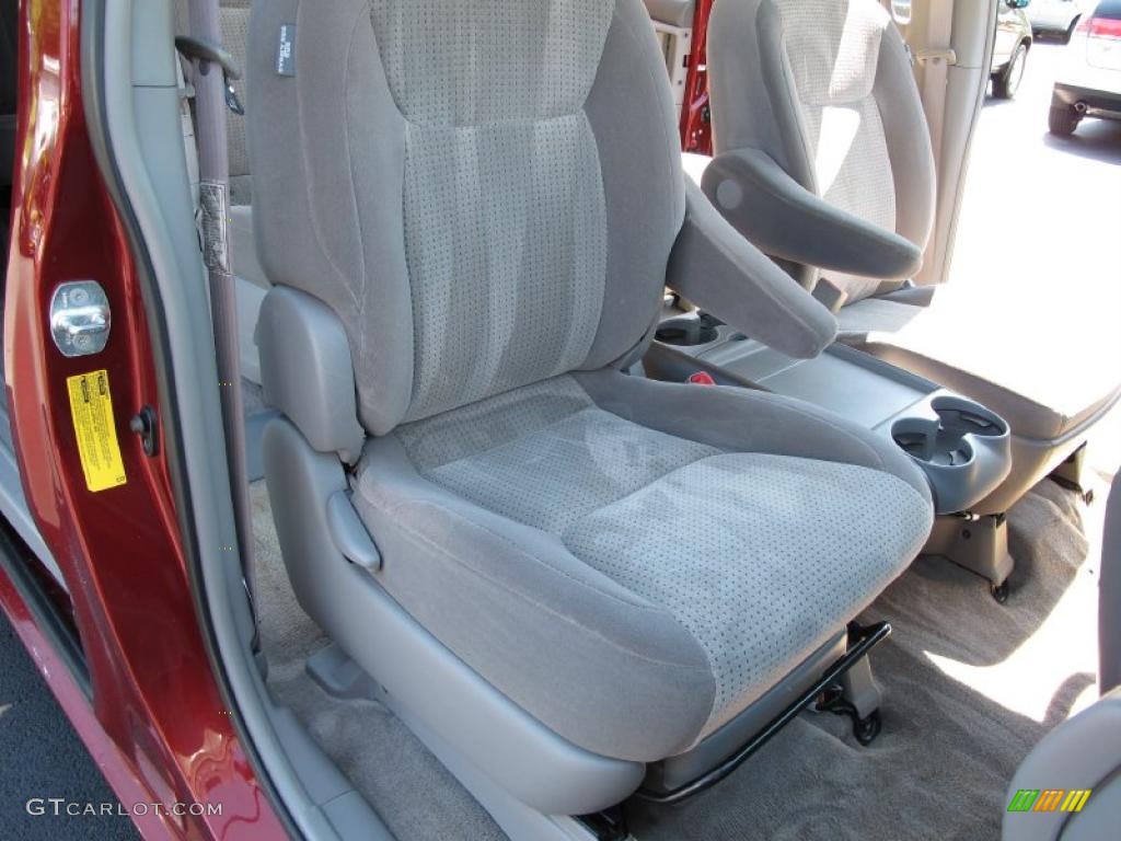 2008 Sienna LE - Salsa Red Pearl / Fawn photo #15