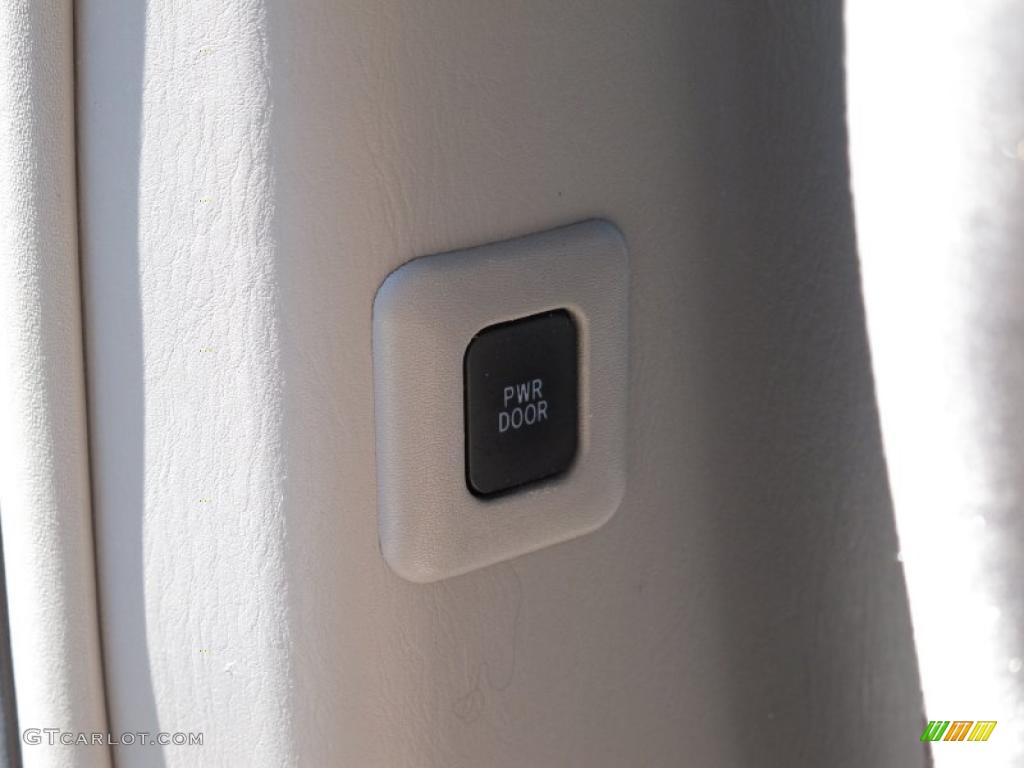 2008 Sienna LE - Salsa Red Pearl / Fawn photo #16