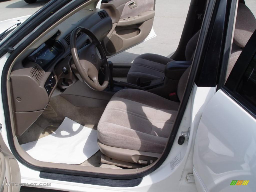 1999 Camry LE - Super White / Oak photo #2