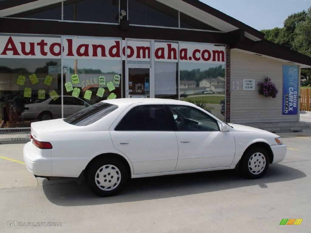1999 Camry LE - Super White / Oak photo #3