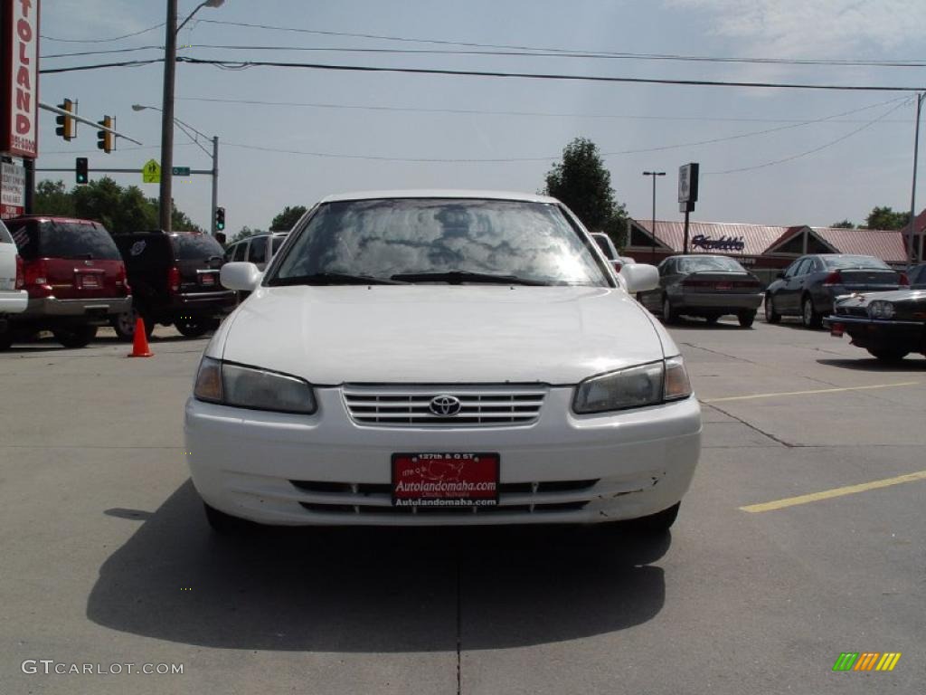 1999 Camry LE - Super White / Oak photo #9