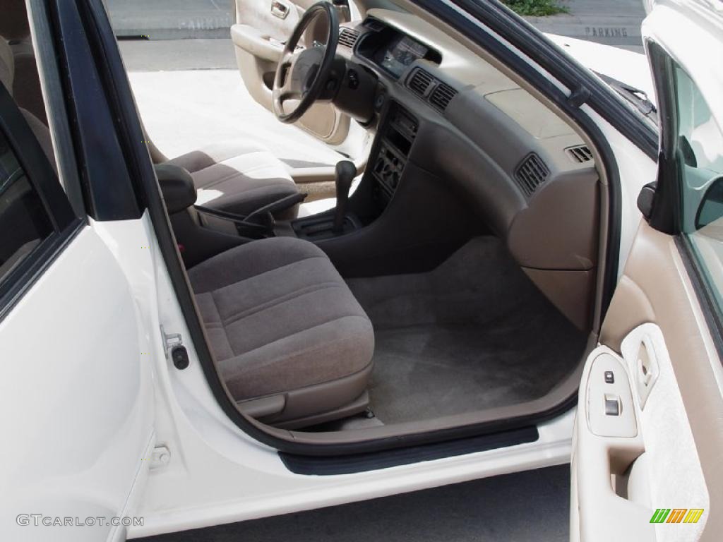 1999 Camry LE - Super White / Oak photo #12