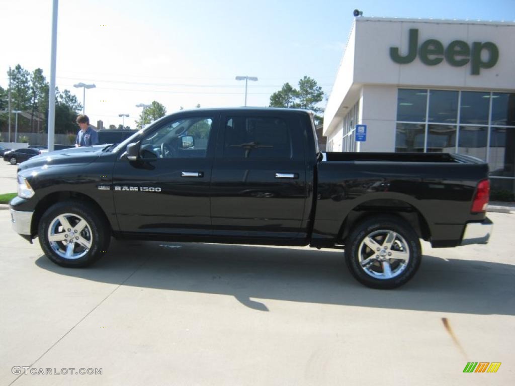 2011 Ram 1500 Lone Star Crew Cab 4x4 - Brilliant Black Crystal Pearl / Light Pebble Beige/Bark Brown photo #2