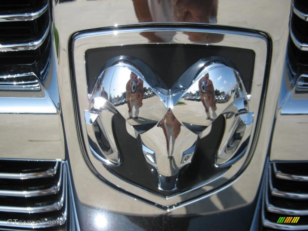 2011 Ram 1500 Lone Star Crew Cab 4x4 - Brilliant Black Crystal Pearl / Light Pebble Beige/Bark Brown photo #22
