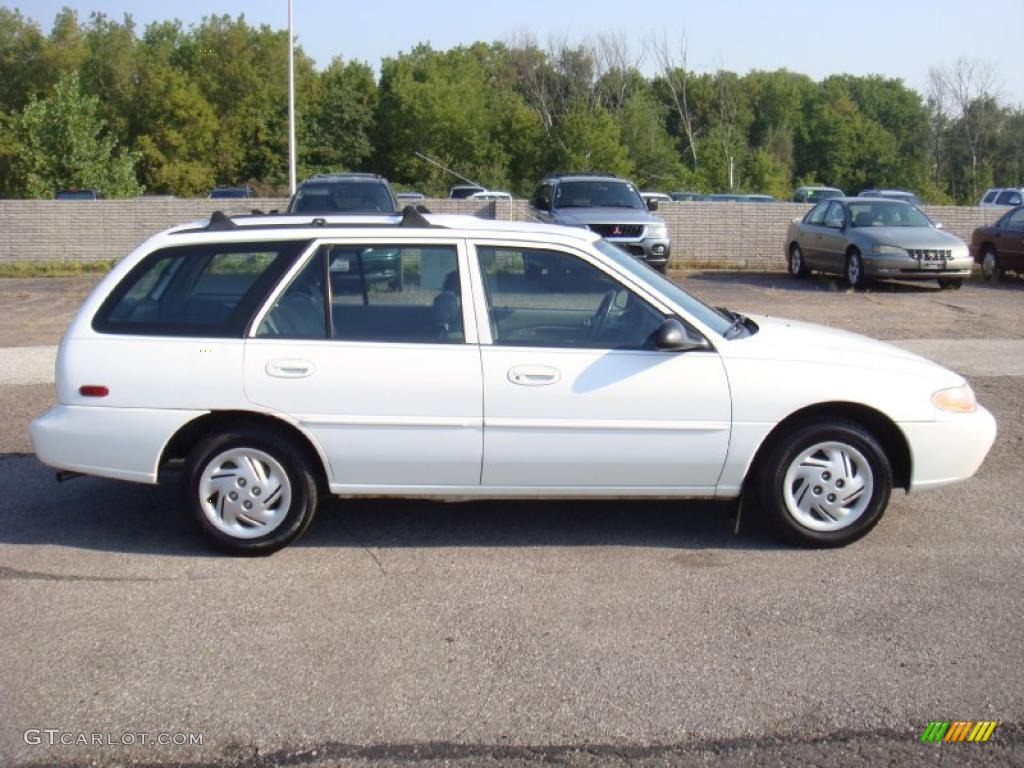 1998 Escort SE Wagon - Performance White / Gray photo #2