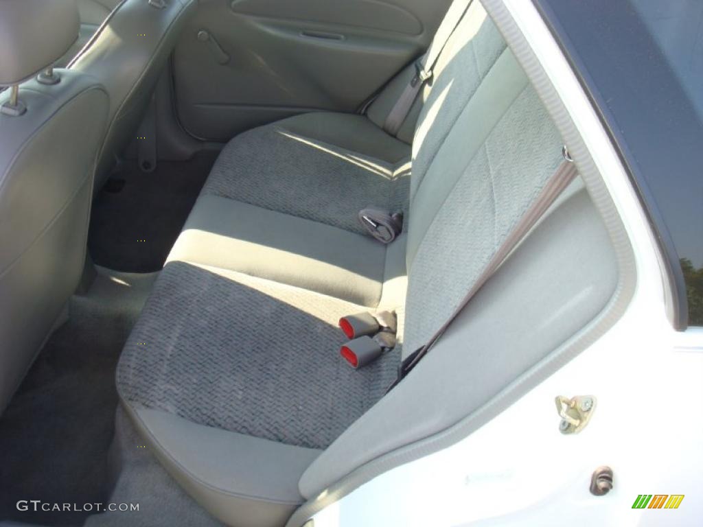 1998 Escort SE Wagon - Performance White / Gray photo #12
