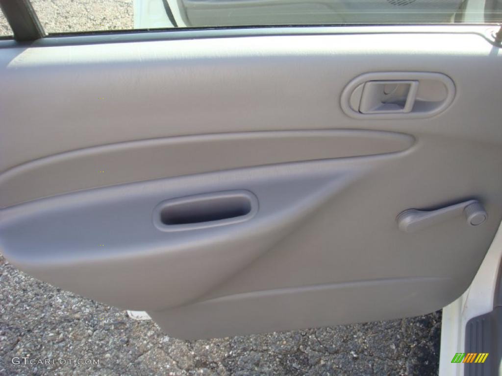 1998 Escort SE Wagon - Performance White / Gray photo #14