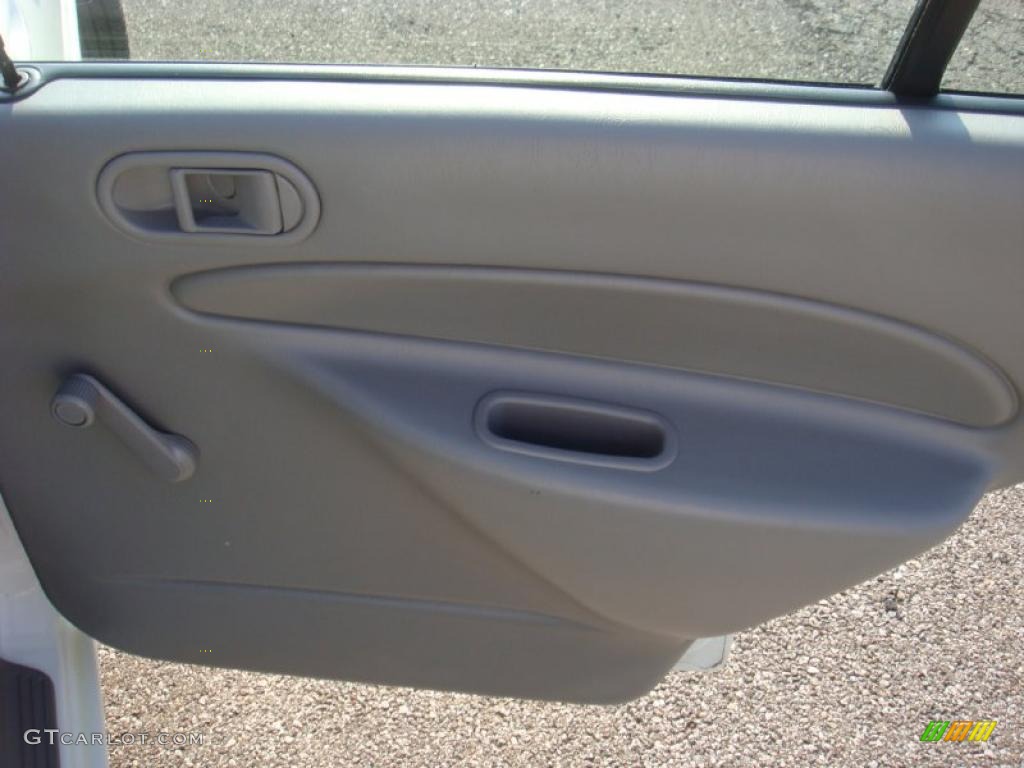 1998 Escort SE Wagon - Performance White / Gray photo #15