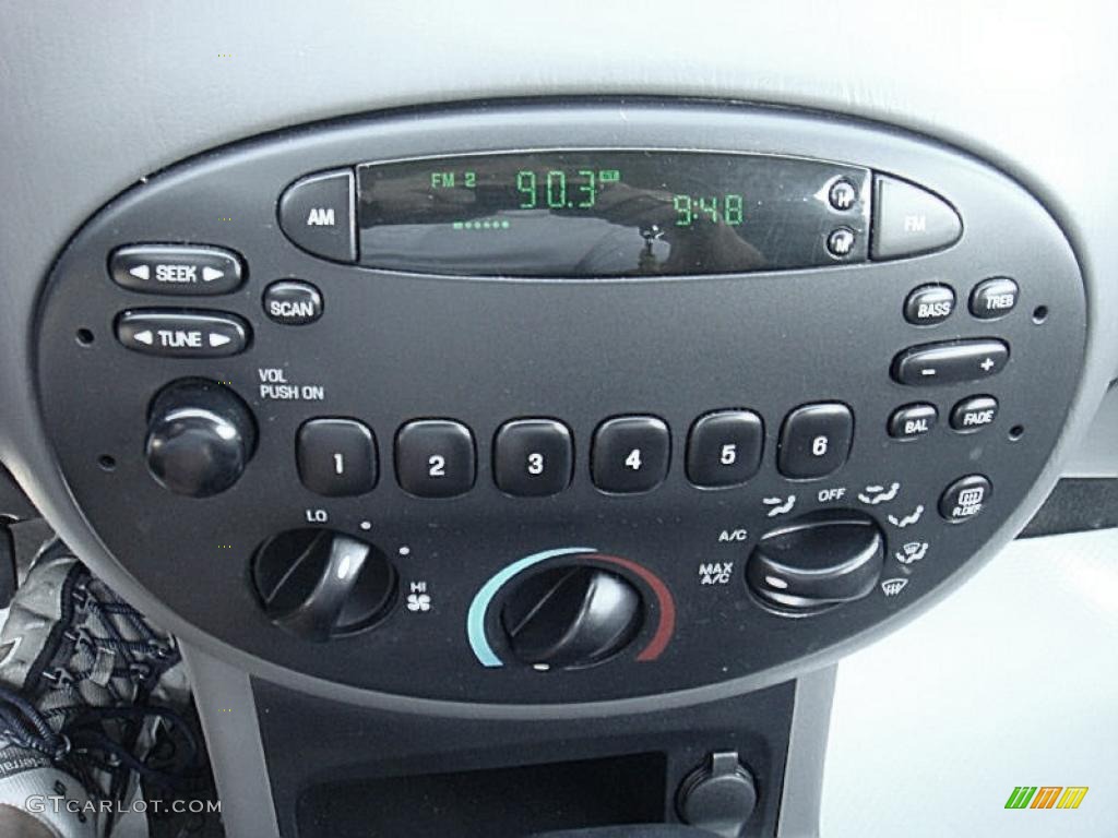 1998 Escort SE Wagon - Performance White / Gray photo #17