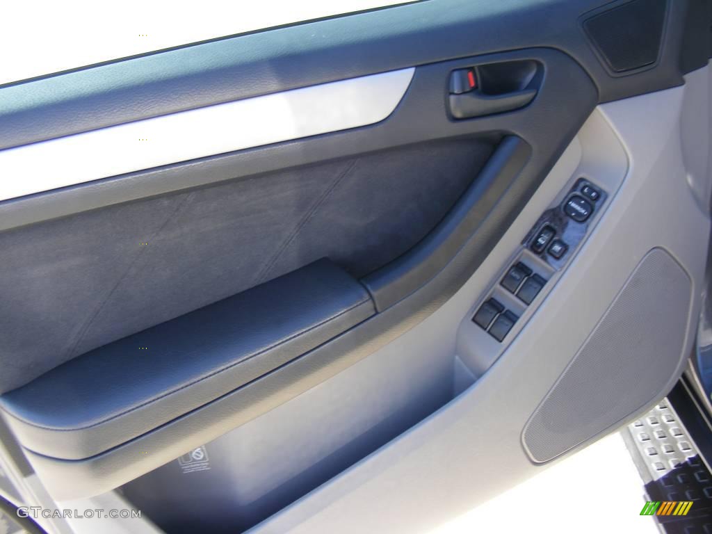 2005 4Runner SR5 - Galactic Gray Mica / Stone photo #26