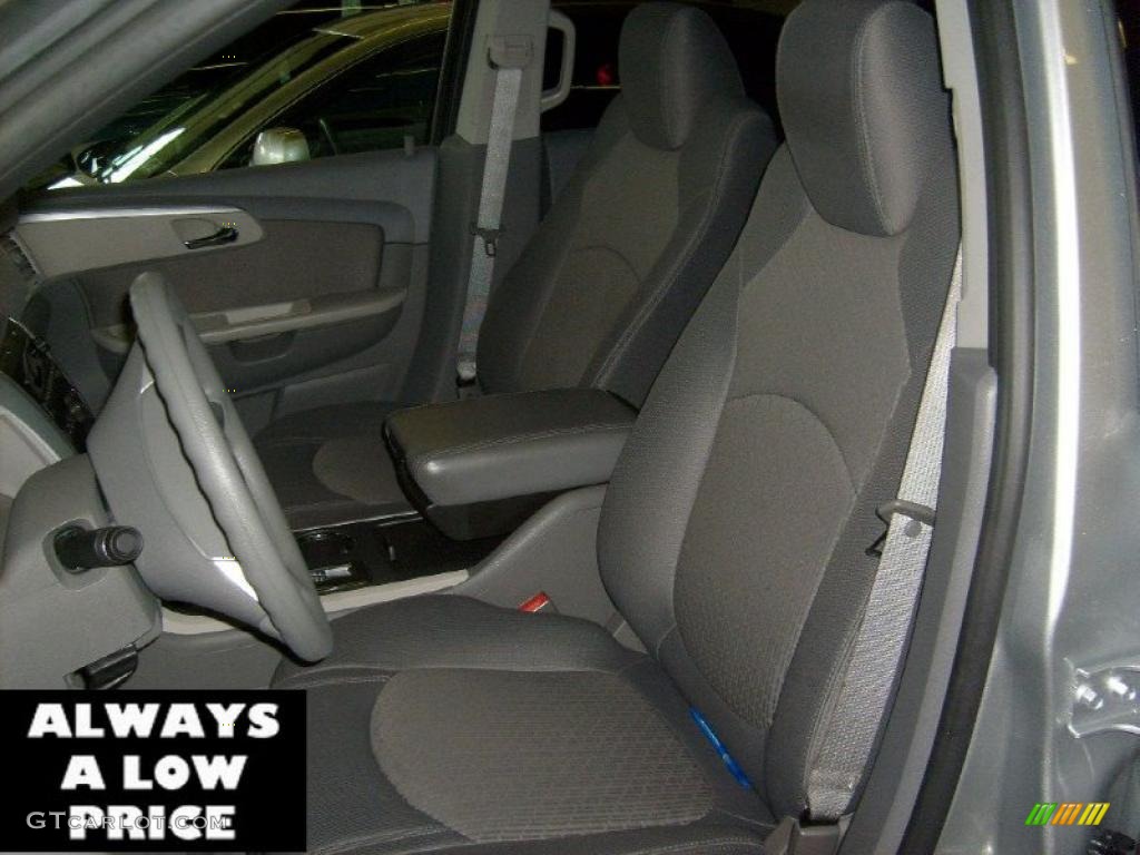 2010 Traverse LS AWD - Silver Ice Metallic / Dark Gray/Light Gray photo #7