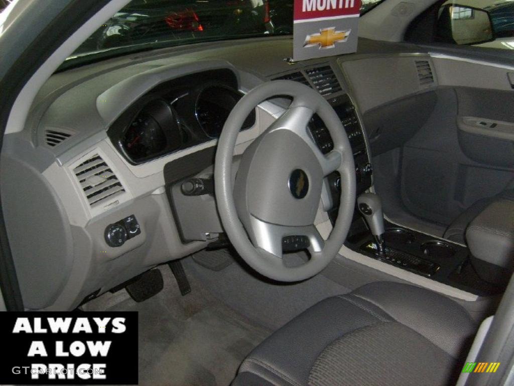 2010 Traverse LS AWD - Silver Ice Metallic / Dark Gray/Light Gray photo #8