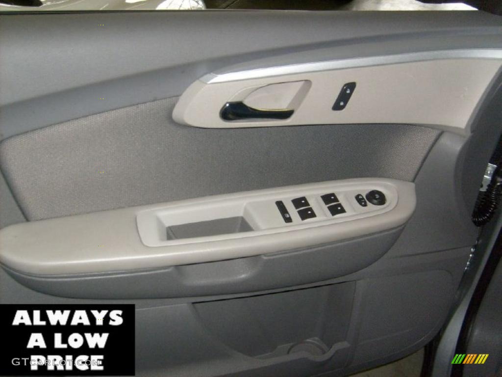 2010 Traverse LS AWD - Silver Ice Metallic / Dark Gray/Light Gray photo #9