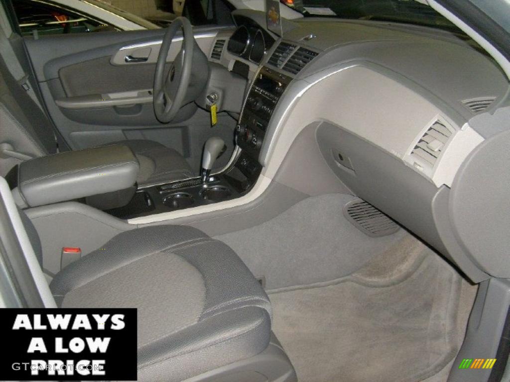 2010 Traverse LS AWD - Silver Ice Metallic / Dark Gray/Light Gray photo #15
