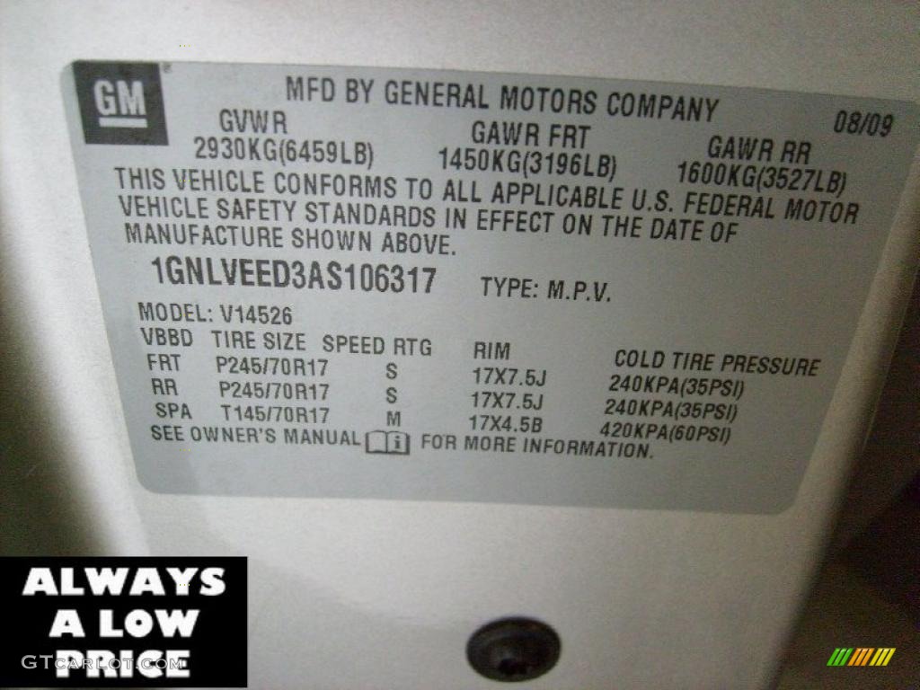 2010 Traverse LS AWD - Silver Ice Metallic / Dark Gray/Light Gray photo #17