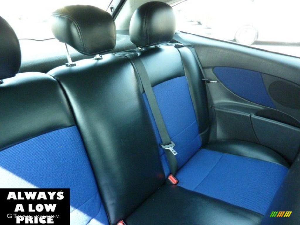 2004 Focus SVT Hatchback - Sonic Blue Metallic / Black/Blue photo #14