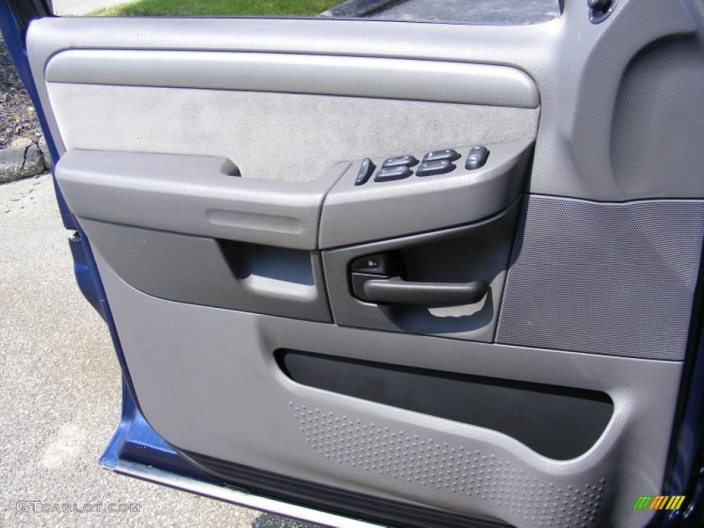 2004 Explorer XLT 4x4 - Dark Blue Pearl Metallic / Graphite photo #24