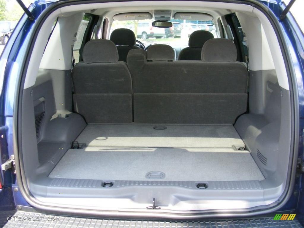2004 Explorer XLT 4x4 - Dark Blue Pearl Metallic / Graphite photo #25