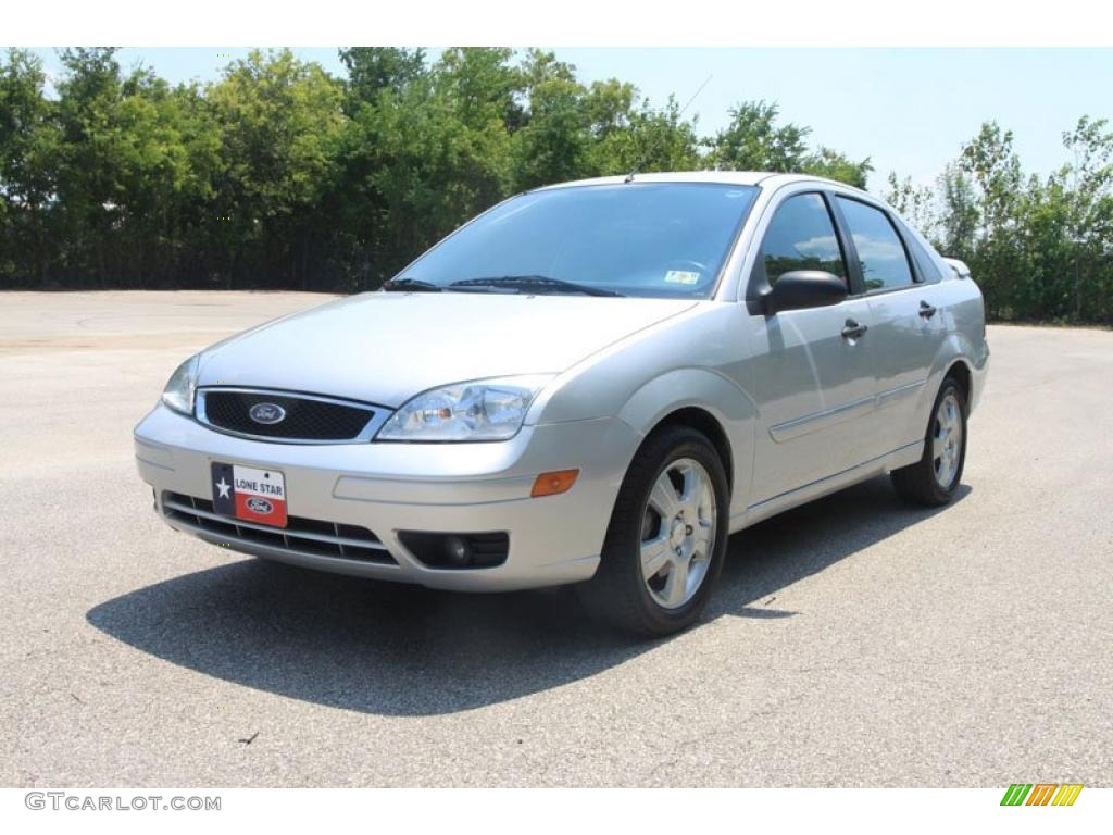 2006 Focus ZX4 SES Sedan - CD Silver Metallic / Dark Flint/Light Flint photo #8