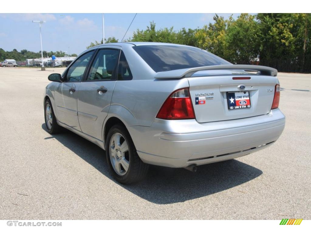 2006 Focus ZX4 SES Sedan - CD Silver Metallic / Dark Flint/Light Flint photo #15