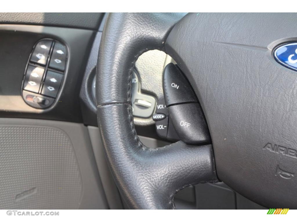 2006 Focus ZX4 SES Sedan - CD Silver Metallic / Dark Flint/Light Flint photo #23