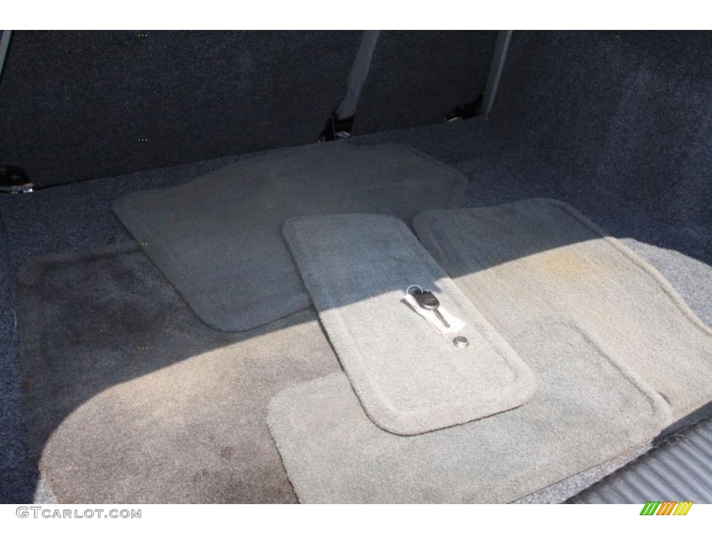 2006 Focus ZX4 SES Sedan - CD Silver Metallic / Dark Flint/Light Flint photo #24