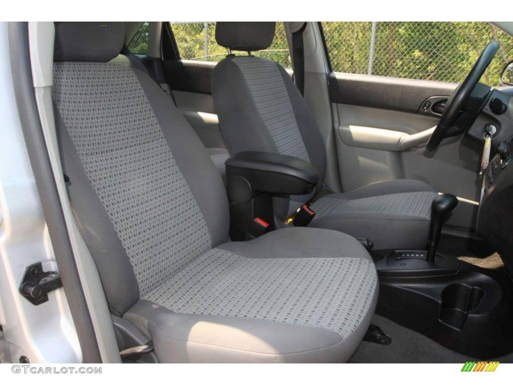 2006 Focus ZX4 SES Sedan - CD Silver Metallic / Dark Flint/Light Flint photo #28