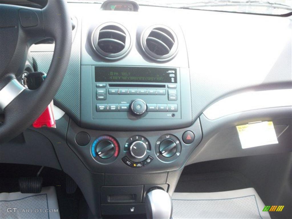 2010 Aveo Aveo5 LT - Summer Yellow / Charcoal photo #18