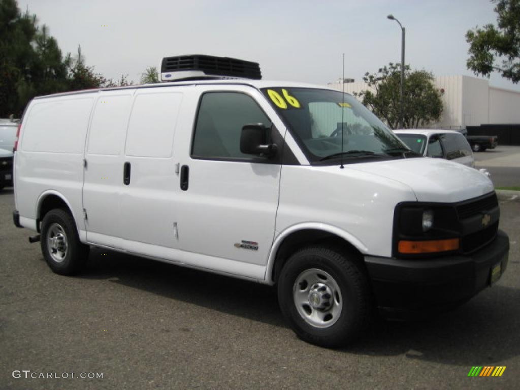 2006 Express 3500 Refrigerated Commercial Van - Summit White / Medium Dark Pewter photo #1