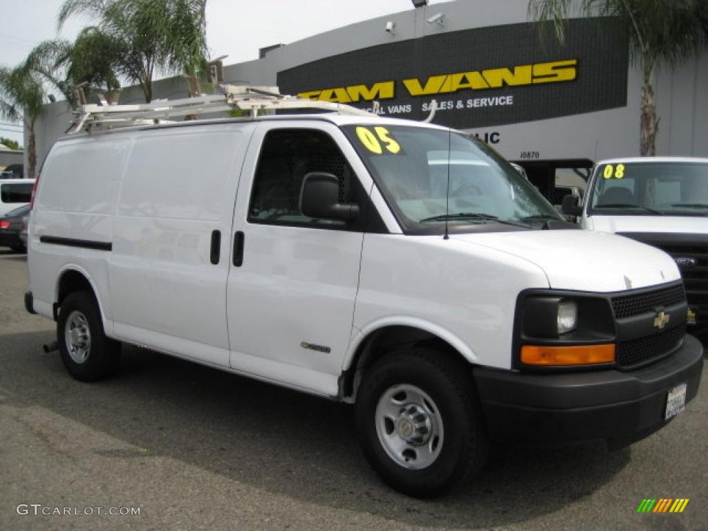 2005 Express 2500 Commercial Van - Summit White / Medium Dark Pewter photo #1