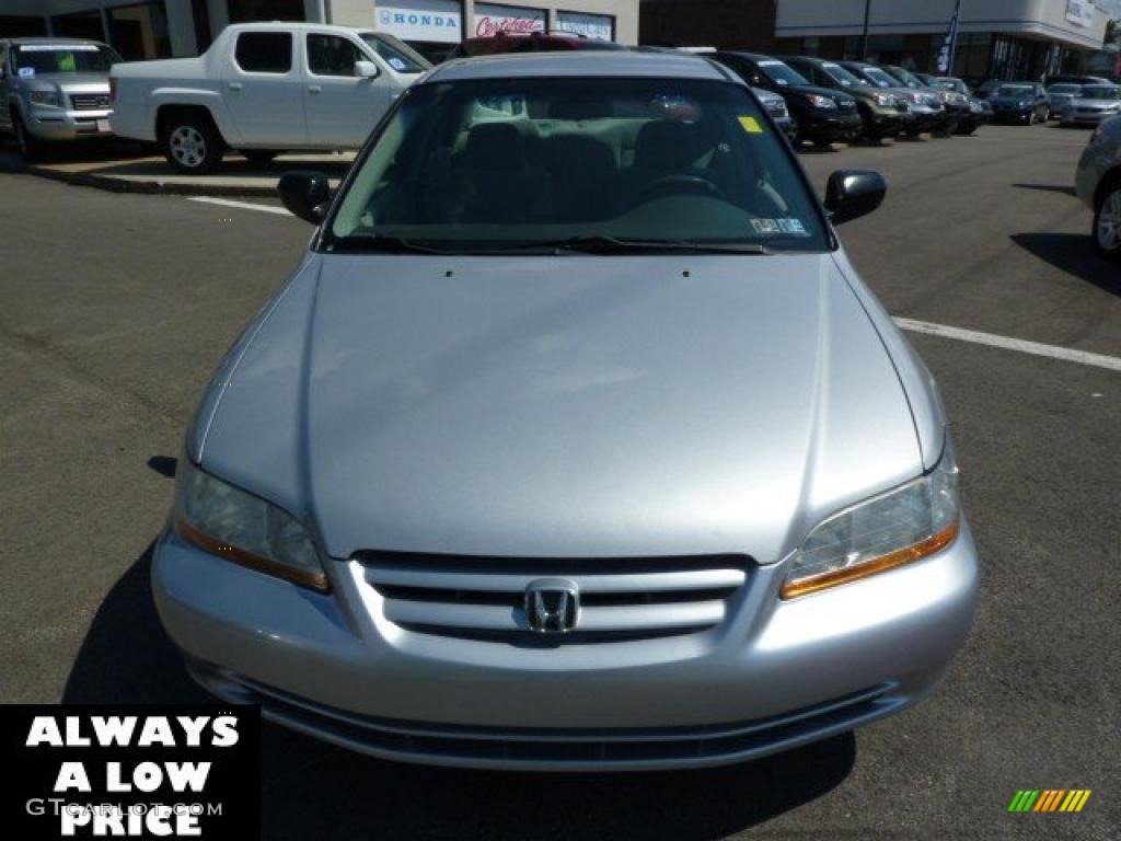 2002 Accord VP Sedan - Satin Silver Metallic / Quartz Gray photo #2