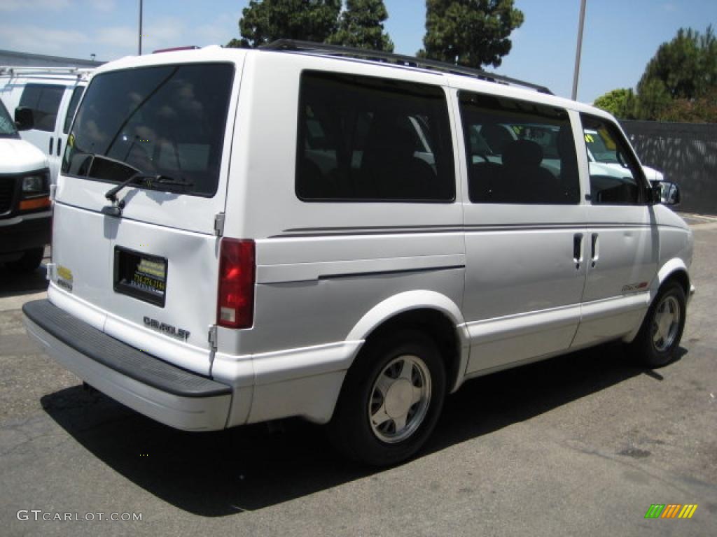 2002 Astro LT AWD - Ivory White / Neutral photo #4