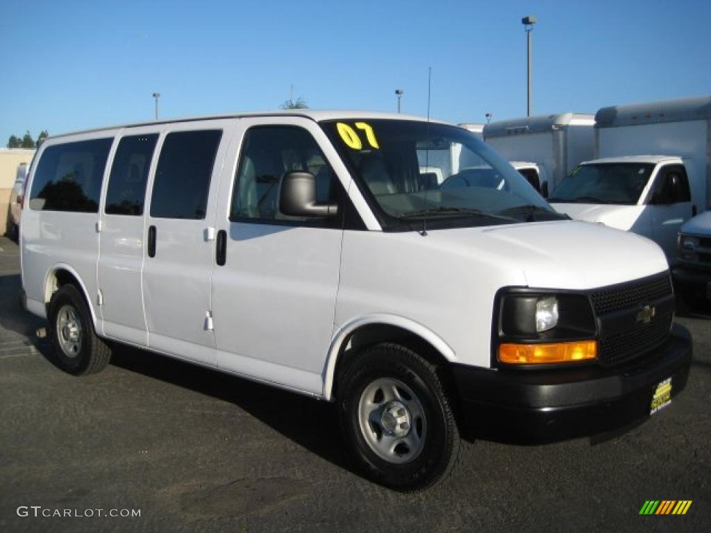 2007 Summit White Chevrolet Express Ls 1500 Penger Van 35551695 2007 Express Ls 1500 Penger Van Summit White Medium Pewter Photo 1