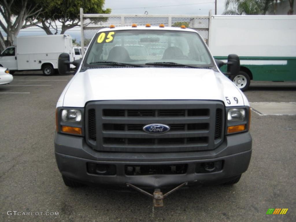 2005 F350 Super Duty XL Regular Cab Chassis Stake Truck - Oxford White / Medium Flint photo #2