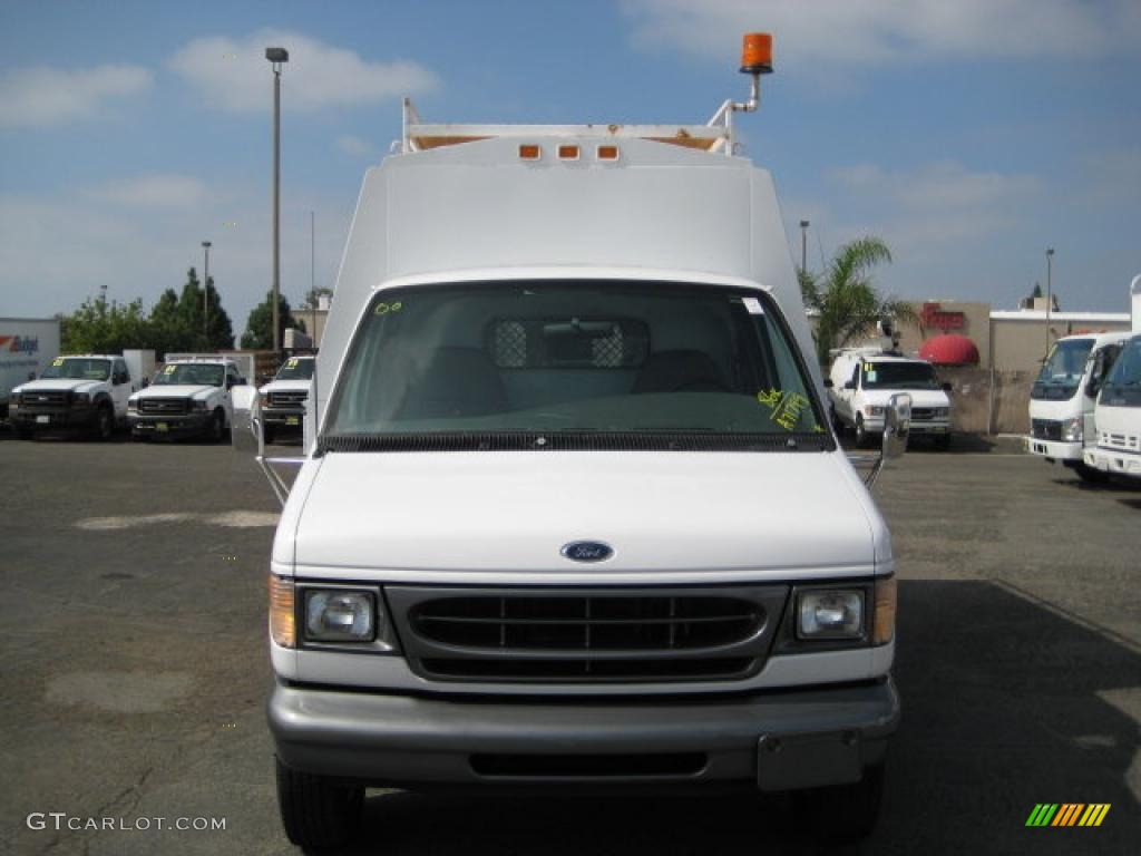 1999 E Series Cutaway E350 Commercial Utility Truck - Oxford White / Medium Graphite photo #2