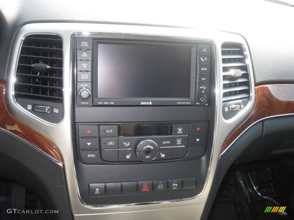 2011 Grand Cherokee Limited 4x4 - Stone White / Black photo #9