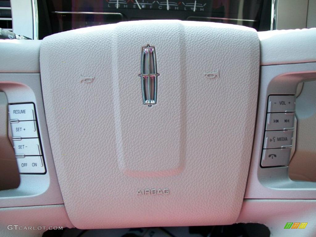 2010 Navigator  - White Platinum Metallic Tri-Coat / Stone photo #16