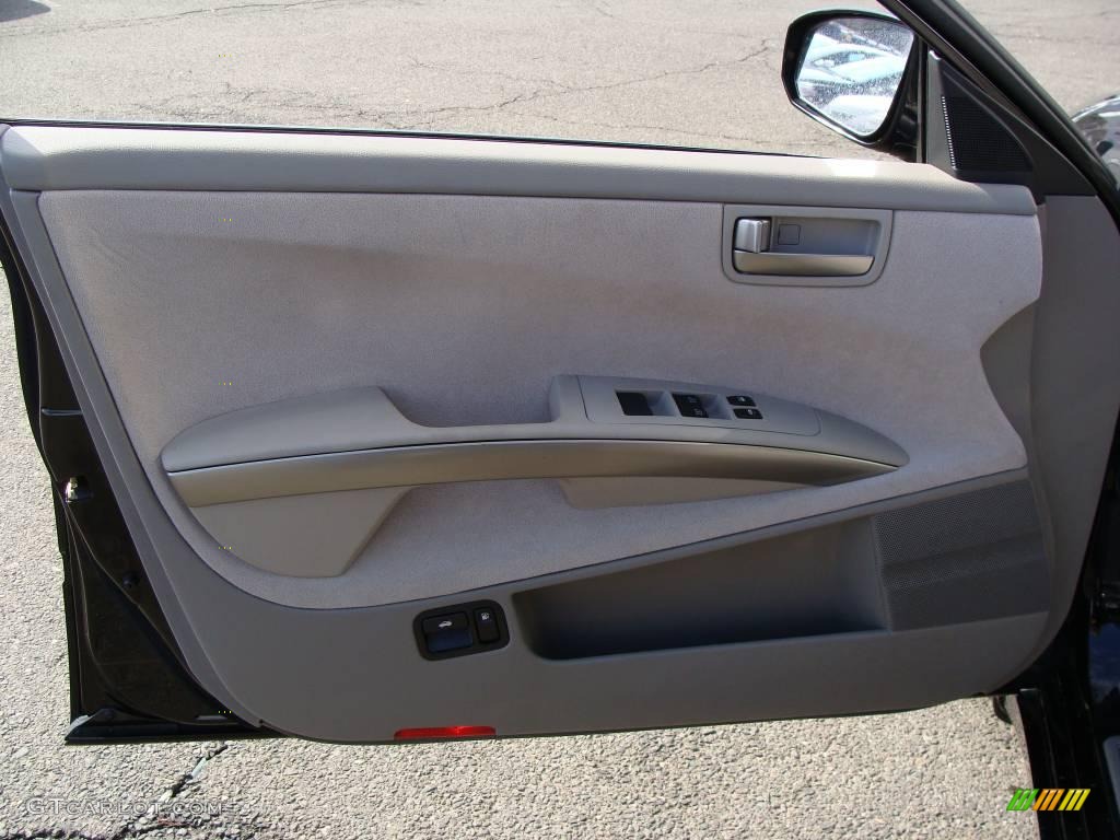 2004 Maxima 3.5 SE - Onyx Black / Frost Gray photo #11