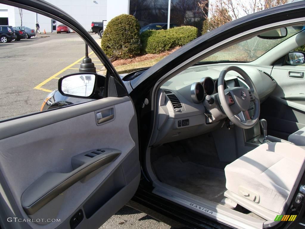 2004 Maxima 3.5 SE - Onyx Black / Frost Gray photo #12