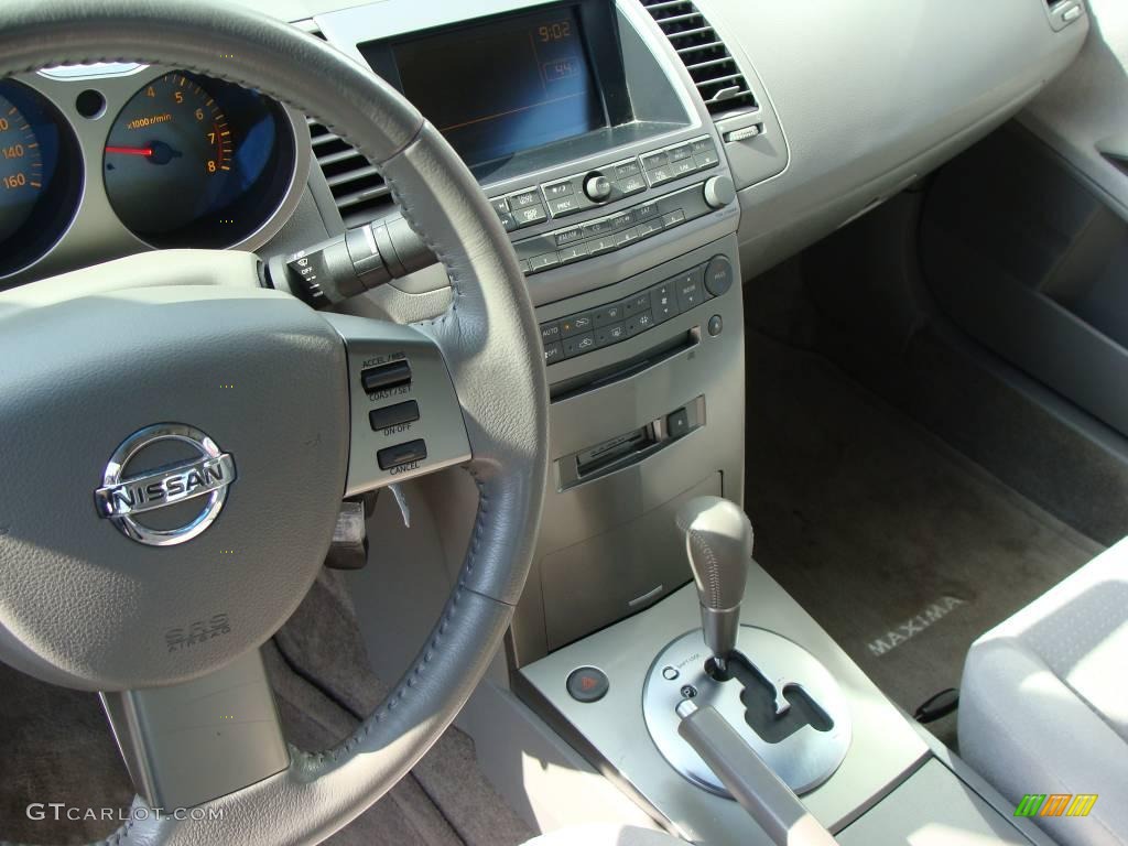 2004 Maxima 3.5 SE - Onyx Black / Frost Gray photo #14