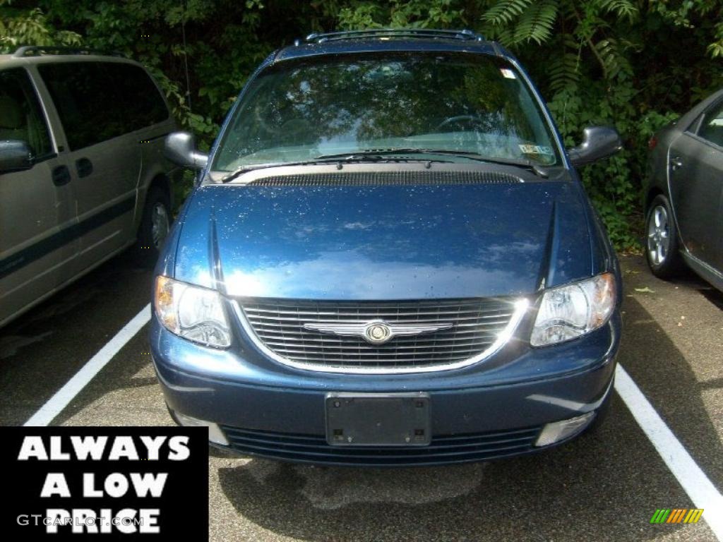 2001 Town & Country Limited AWD - Patriot Blue Pearl / Agate photo #2