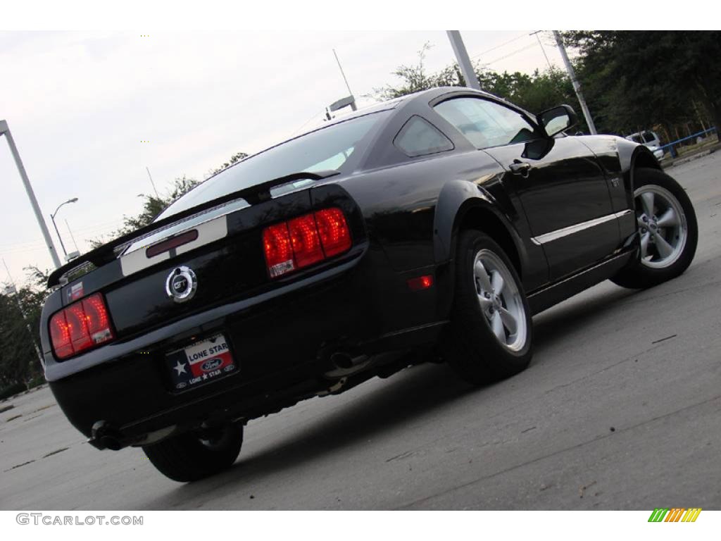 2007 Mustang GT Premium Coupe - Black / Medium Parchment photo #8