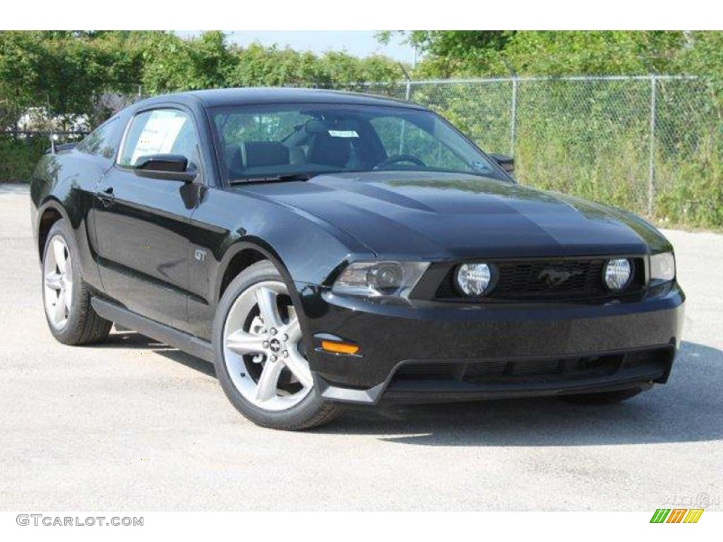 Black Ford Mustang