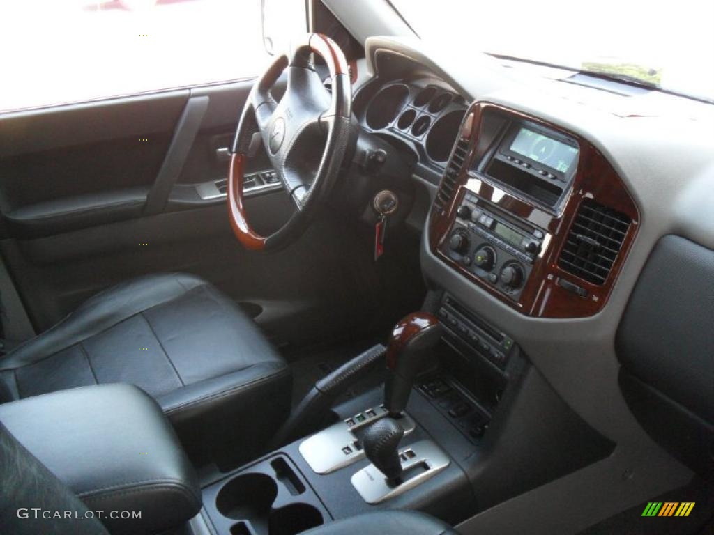 2006 Montero Limited 4x4 - Midnight Black / Charcoal photo #26