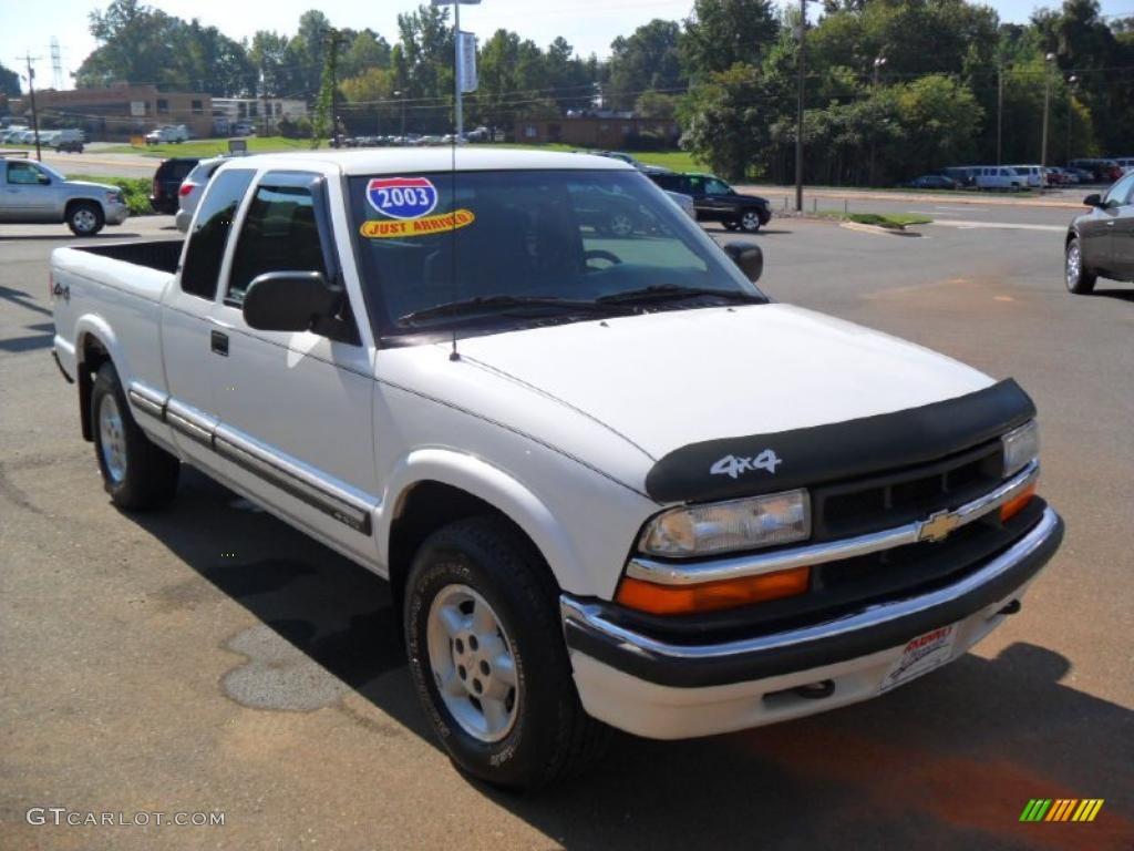 2003 S10 LS Extended Cab 4x4 - Summit White / Graphite photo #5